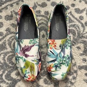 Brand New Never Worn Retired Tropical TOMS women’s 8